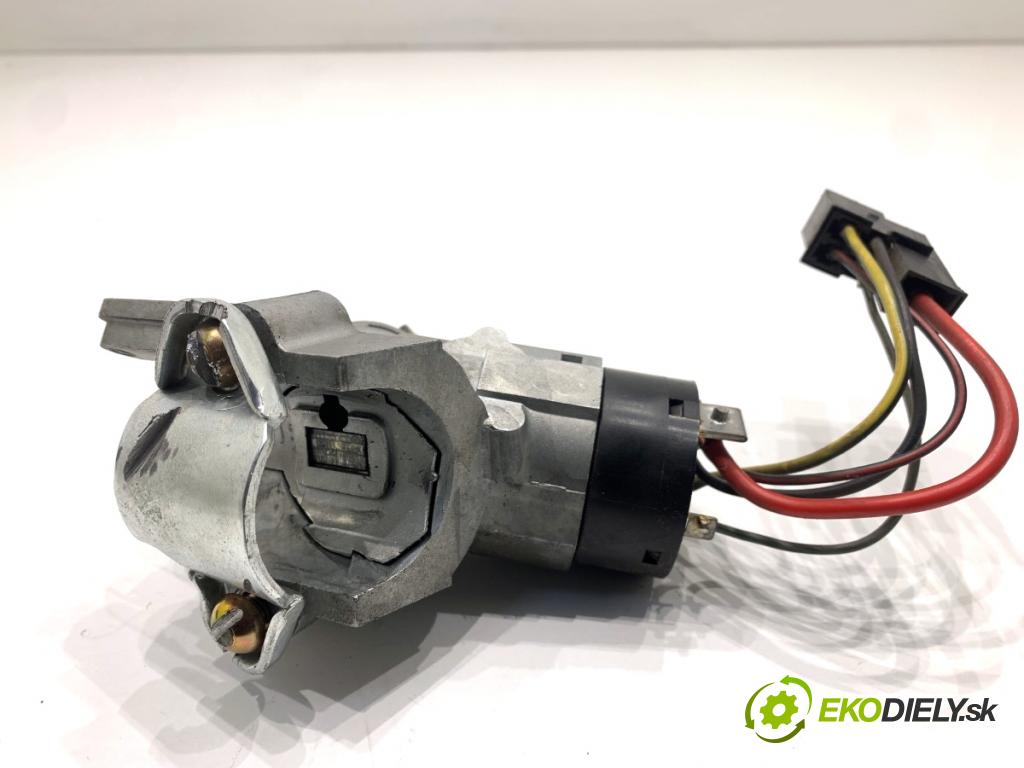 MERCEDES-BENZ W638 Autobus 1999 60 kW 108 CDI 2.2 (638.194) 2148 spinačka A0005458108 (Spínacia skrinka)