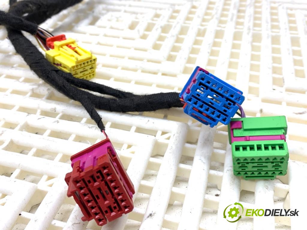 AUDI Q8 SUV 2018 210 kW 50 TDI Mild Hybrid quattro 2967 Káblovačka prístrojovky interiéru