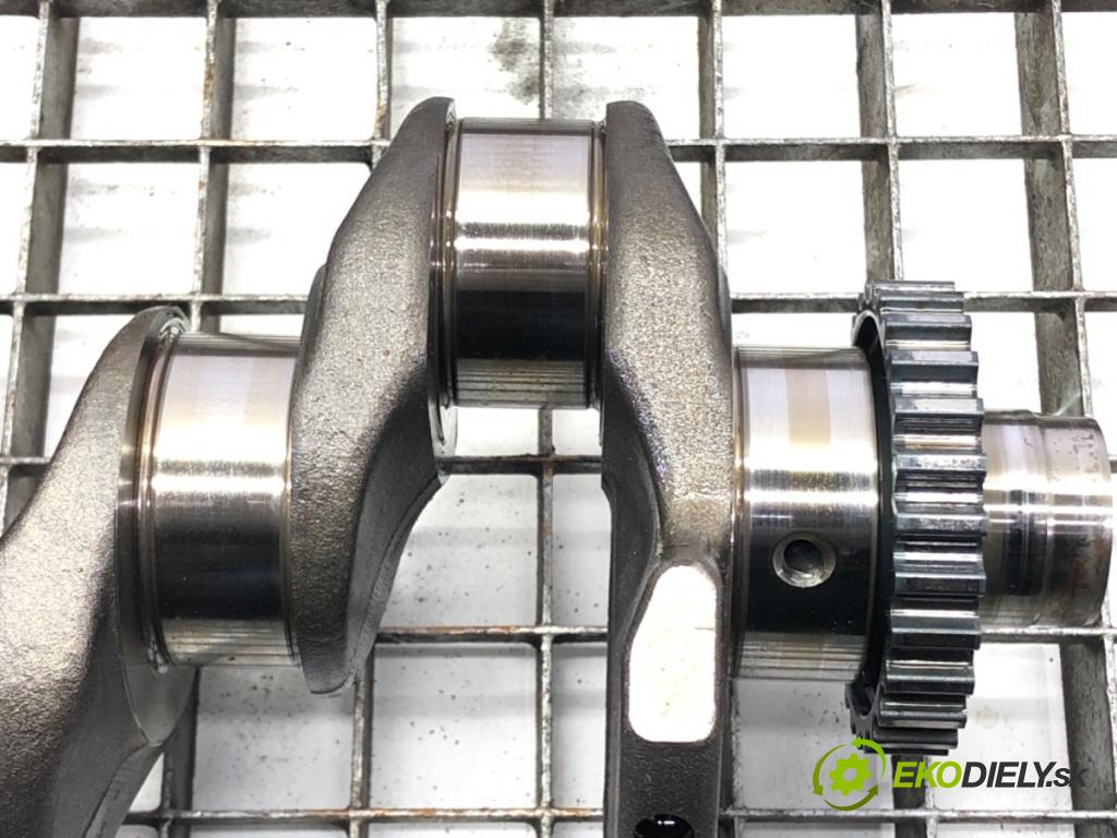 AUDI A3 8V liftback 2014 81 kW 1.6 TDI 1598 Kardaň, hriadeľ KLIKA: 04L105263D (Blok motora ostatné)