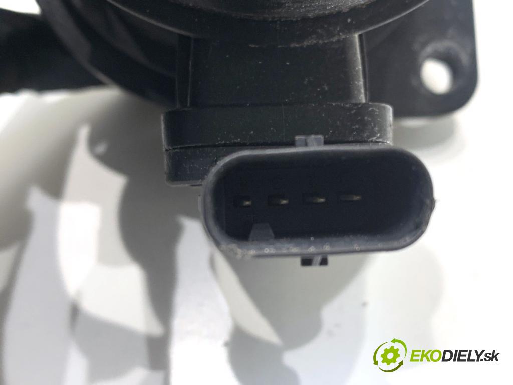 AUDI A3 8V liftback 2014 81 kW 1.6 TDI 1598 Váha vzduchu 04L906461B (Váha vzduchu)