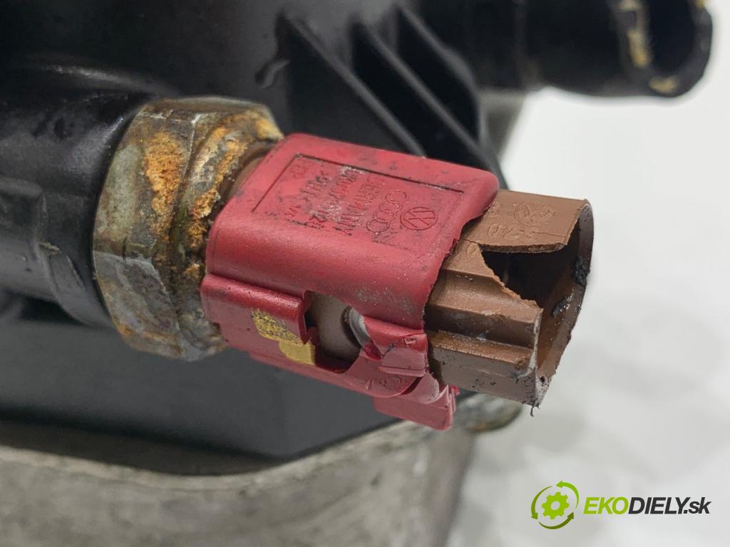 AUDI A3 8V liftback 2014 81 kW 1.6 TDI 1598 Obal filtra oleja 03N117021 (Obal olejového filtra)