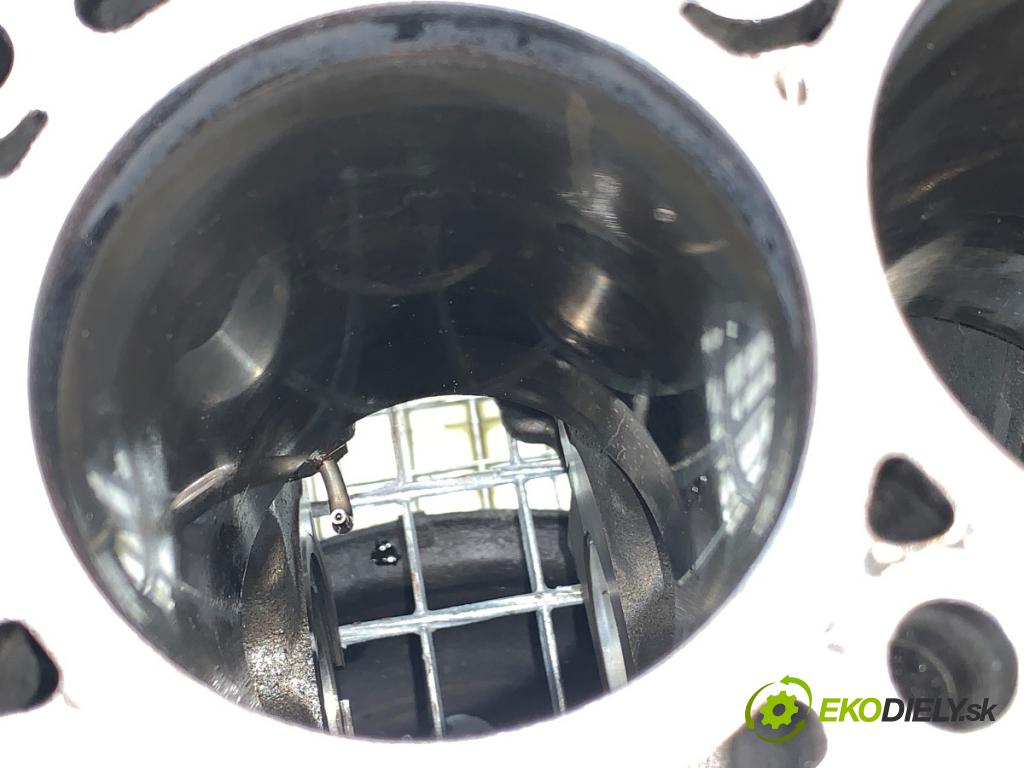 AUDI A3 8V liftback 2014 81 kW 1.6 TDI 1598 blok Motor CRK (Blok motora)