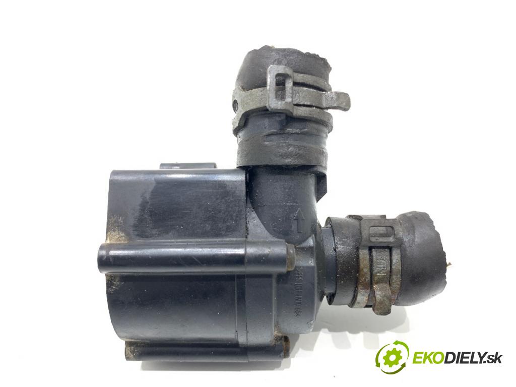 AUDI A3 8V liftback 2014 81 kW 1.6 TDI 1598 DALŠÍ: Pumpa vody 5Q0965561B (Vodná pumpa)