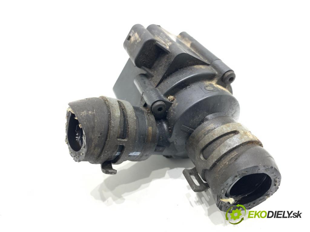 AUDI A3 8V liftback 2014 81 kW 1.6 TDI 1598 DALŠÍ: pumpa vody 5Q0965561B (Vodní pumpa)