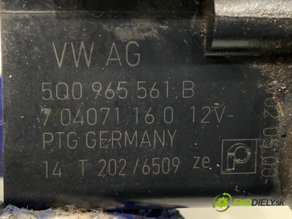 AUDI A3 8V liftback 2014 81 kW 1.6 TDI 1598 DALŠÍ: pumpa vody 5Q0965561B (Vodní pumpa)