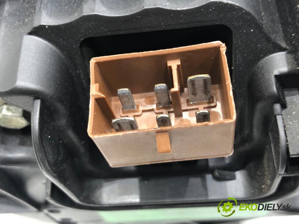 AUDI A4 B6 sedan 2001 96 kW 2.0 1984 ventilátor kúrenia 8E1820021