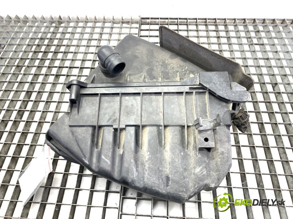 AUDI A4 B6 sedan 2001 96 kW 2.0 1984 Obal filtra vzduchu 06B000183 (Obal vzduchového filtra)