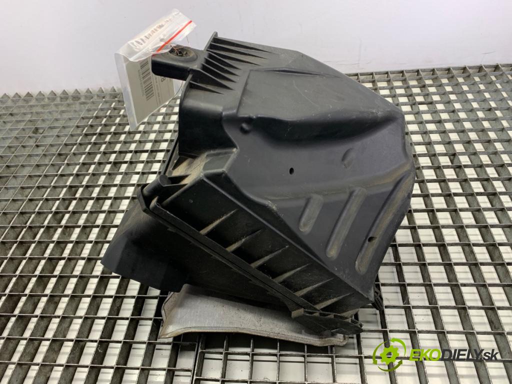 AUDI A4 B6 sedan 2001 96 kW 2.0 1984 Obal filtra vzduchu 06B000183 (Obal vzduchového filtra)