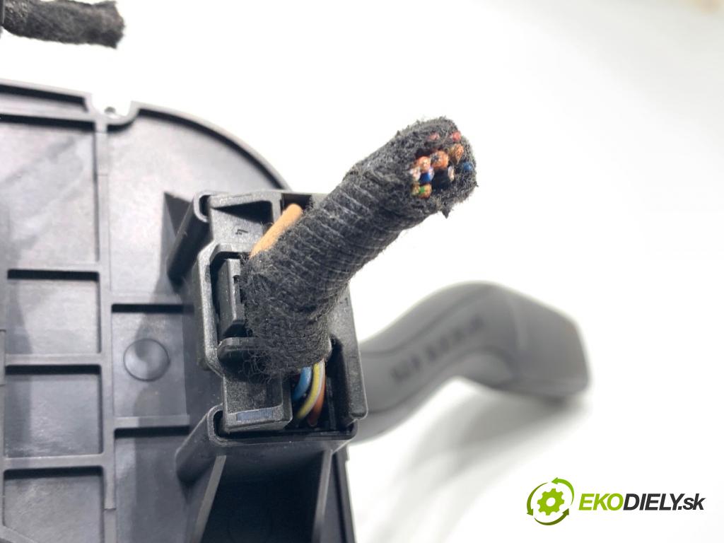 AUDI A4 B6 sedan 2001 96 kW 2.0 1984 Prepínač kombinovaný 8E0953549N (Prepínacie páčky pod volantom)