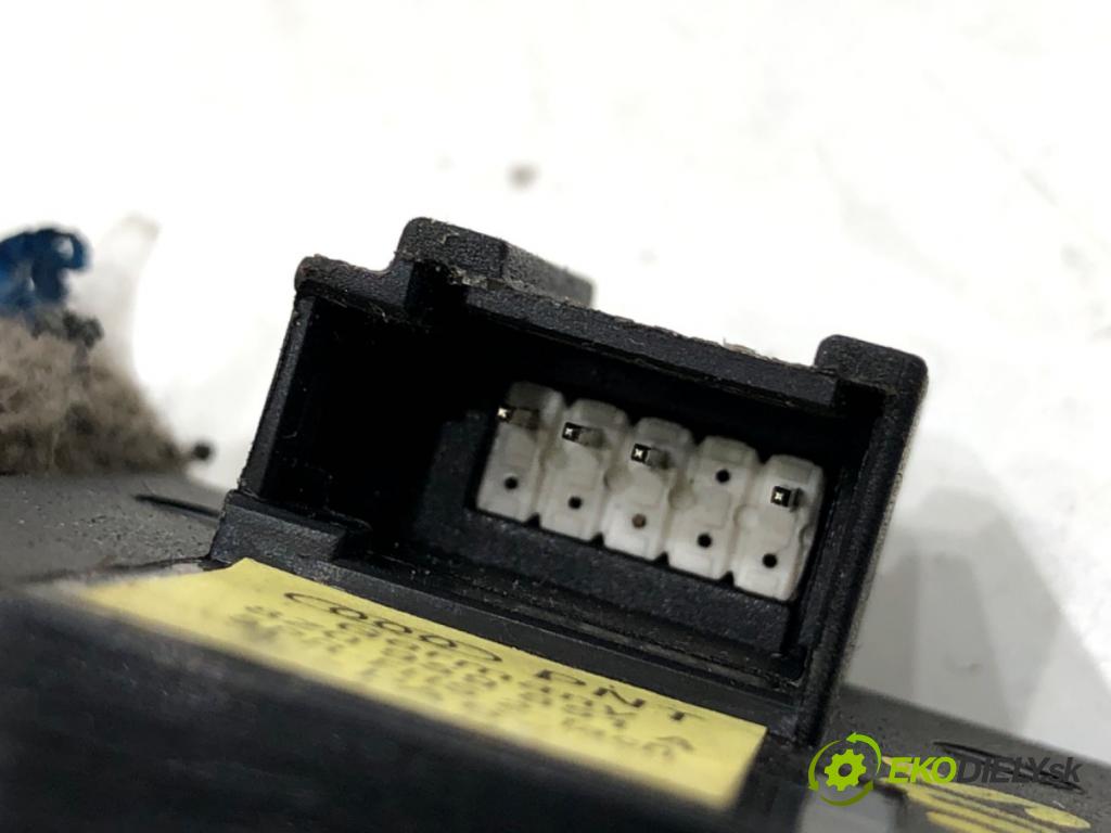 AUDI A4 B6 sedan 2001 96 kW 2.0 1984 přepínač oken 8Z0959851A (Páčky pod volantem)