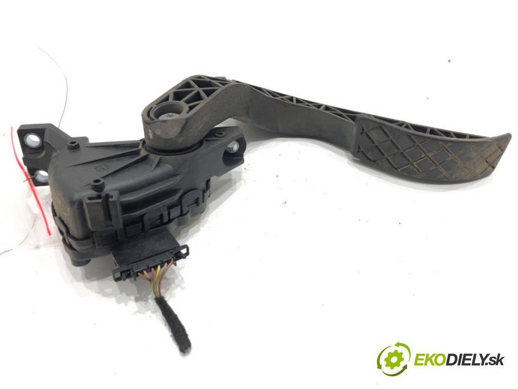 AUDI A4 B6 sedan 2001 96 kW 2.0 1984 Potenciometer plynu 8EI723523A (Potenciometer plynového pedálu)