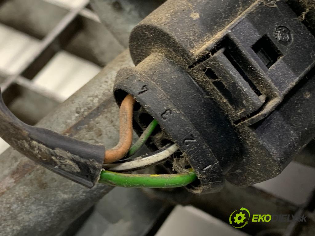 AUDI A4 B6 sedan 2001 96 kW 2.0 1984 mechanismus stěračů přední část 8E1955119 (Motorek stěračů přední)