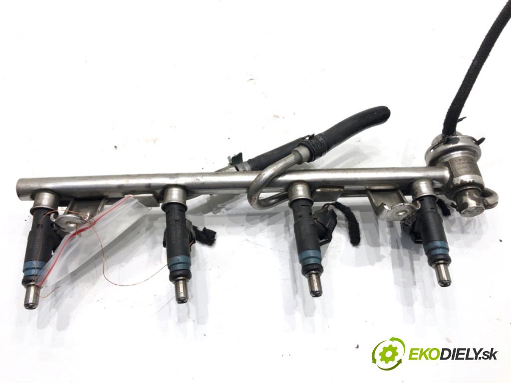 AUDI A4 B6 sedan 2001 96 kW 2.0 1984 Lišta vstrekovacia 06B133551K 058133681 (Vstrekovacia lišta)