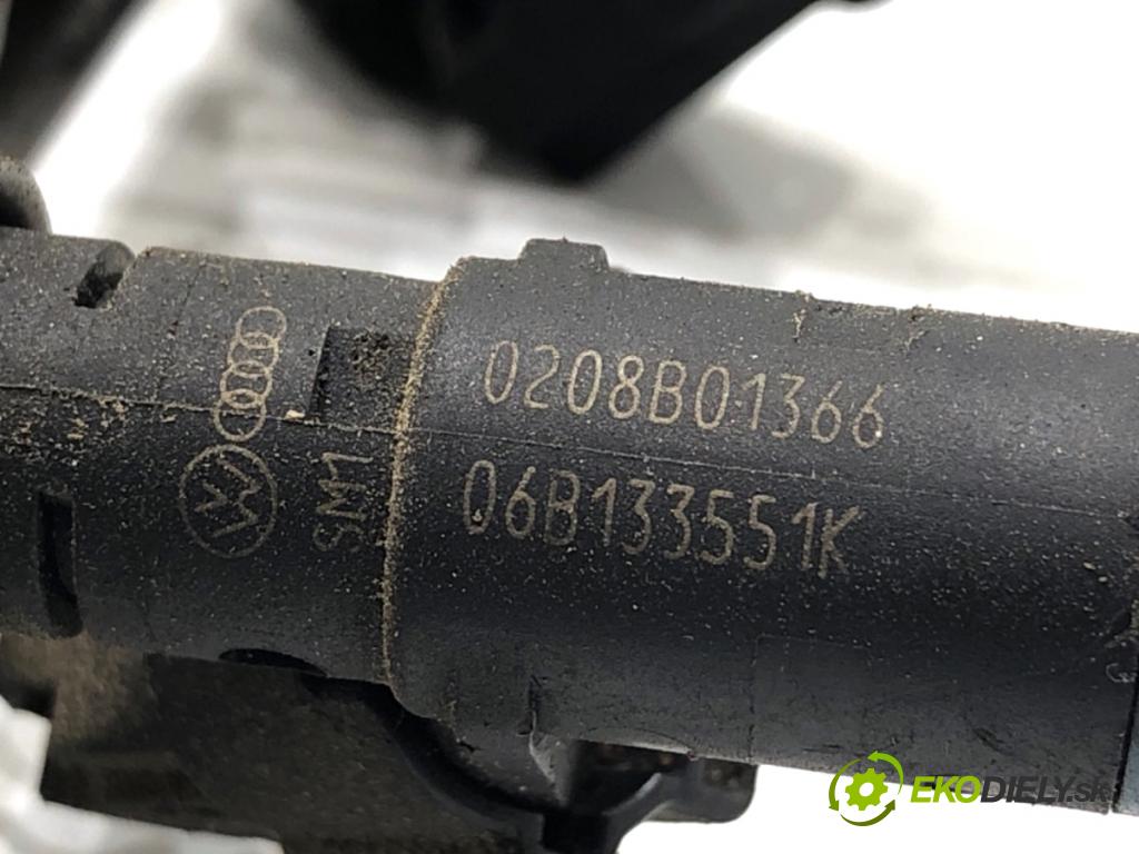 AUDI A4 B6 sedan 2001 96 kW 2.0 1984 Lišta vstrekovacia 06B133551K 058133681 (Vstrekovacia lišta)