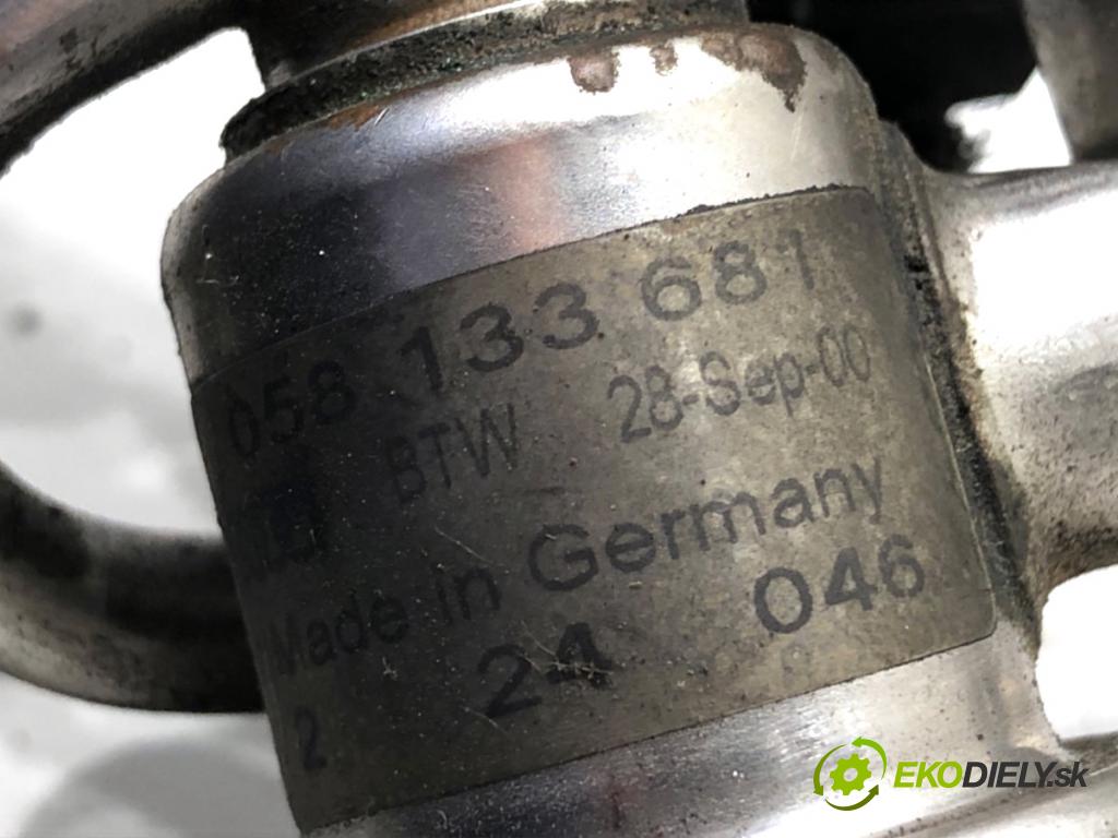 AUDI A4 B6 sedan 2001 96 kW 2.0 1984 Lišta vstrekovacia 06B133551K 058133681 (Vstrekovacia lišta)