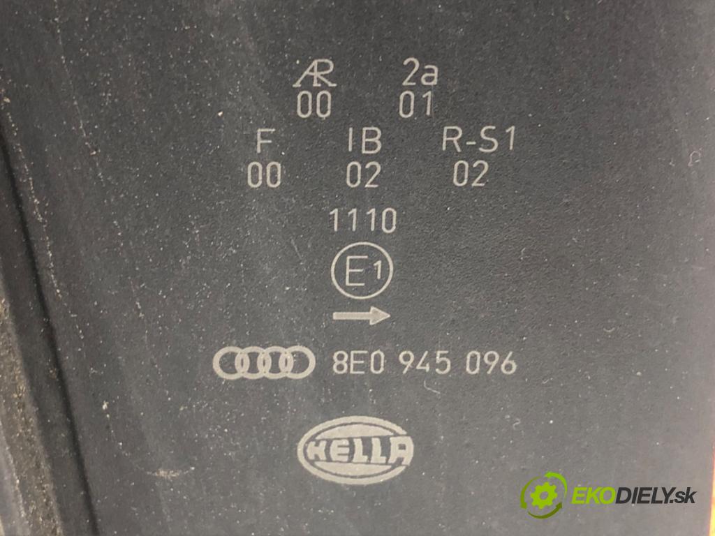AUDI A4 B6 sedan 2001 96 kW 2.0 1984 Svetlo pravy zad 8E0945096