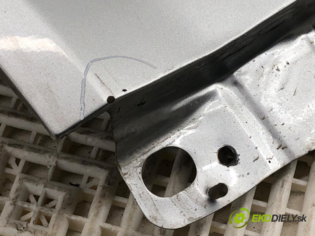 AUDI A4 B6 sedan 2001 96 kW 2.0 1984 blatník pravý přední část