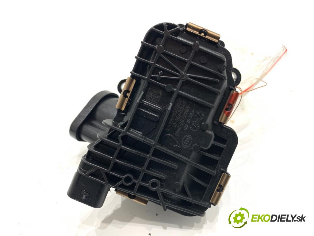 BMW F48 SUV 2018 103 kW sDrive 18 i 1499 Termostat 61047207 (Pouzdro termostatu)