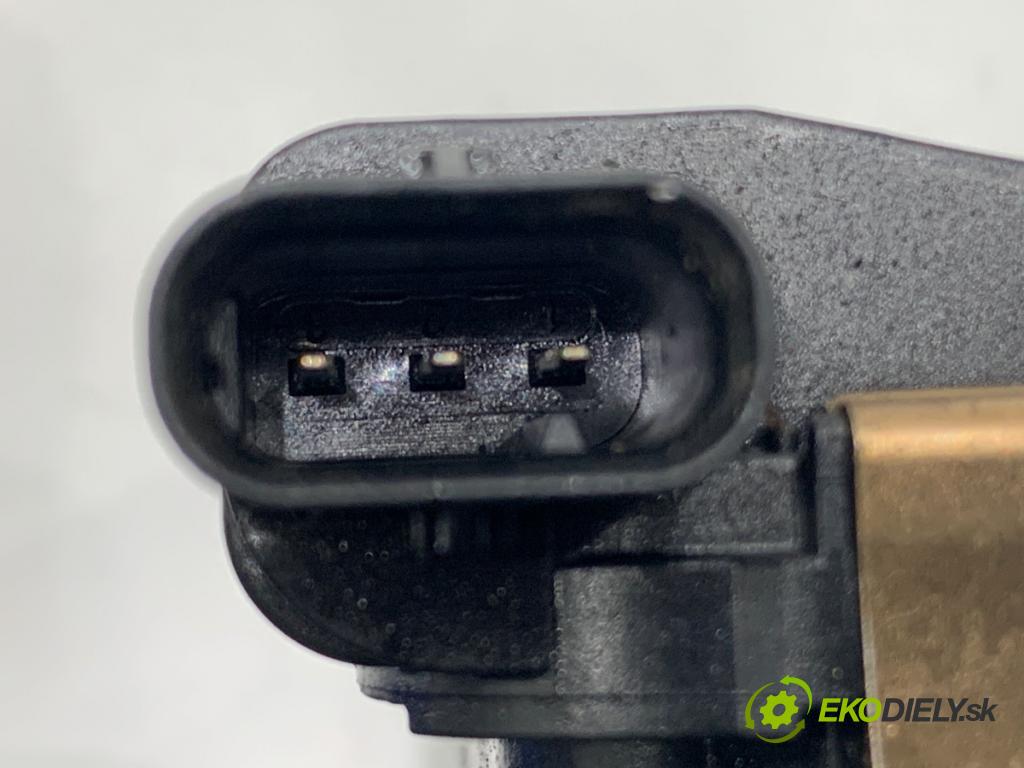 BMW F48 SUV 2018 103 kW sDrive 18 i 1499 Termostat 61047207 (Pouzdro termostatu)