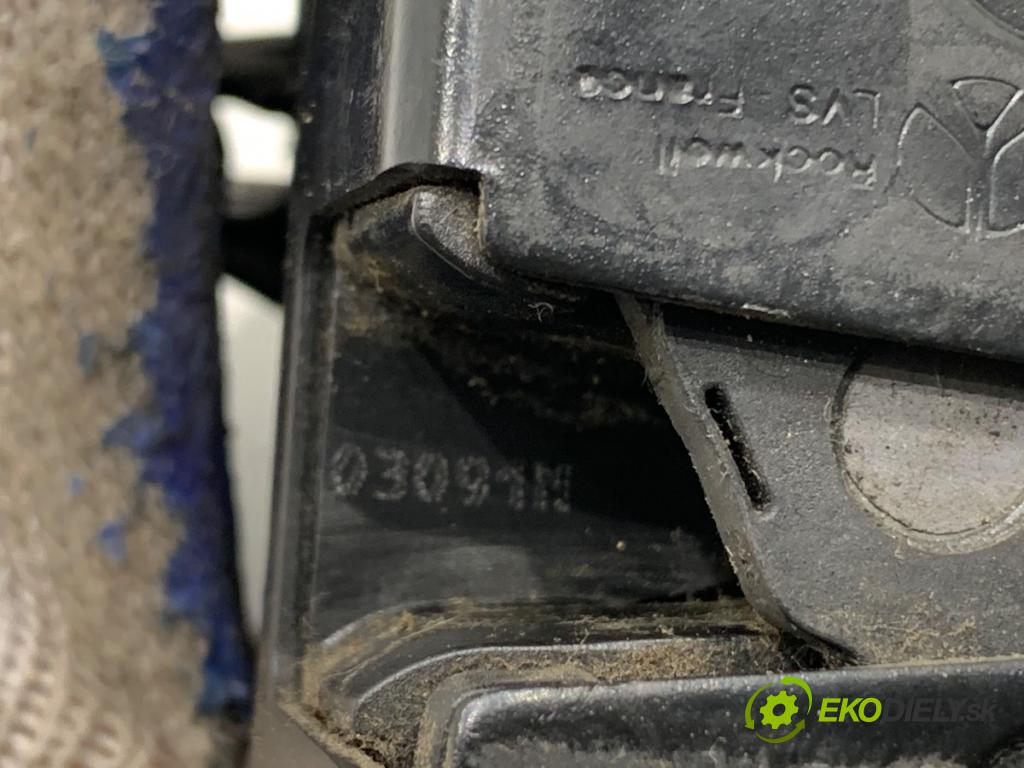 AUDI A4 B6 Kombi 2001 96 kW 1.9 TDI 1896 zámok Dvere pravy predný