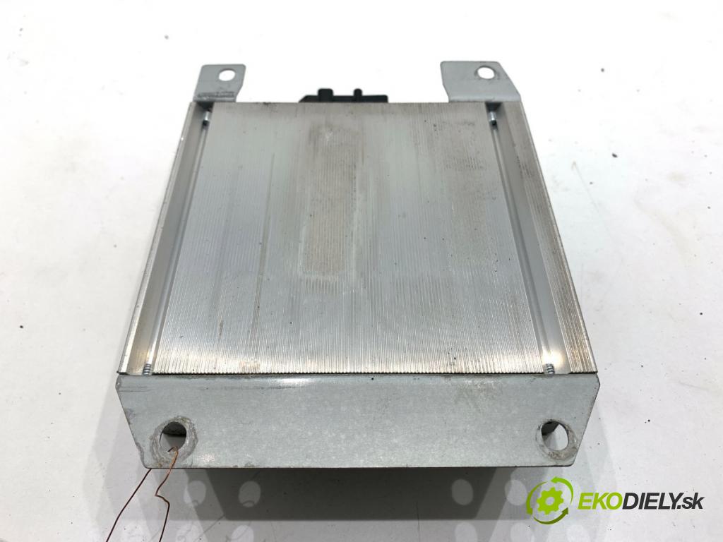 AUDI A4 B6 Kombi 2001 96 kW 1.9 TDI 1896 Zosilňovač 8E9035223D (Zosilňovač)