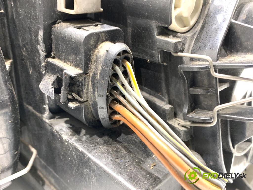 AUDI A4 B6 Kombi 2001 96 kW 1.9 TDI 1896 Svetlomet pravy predný 8E0941004F