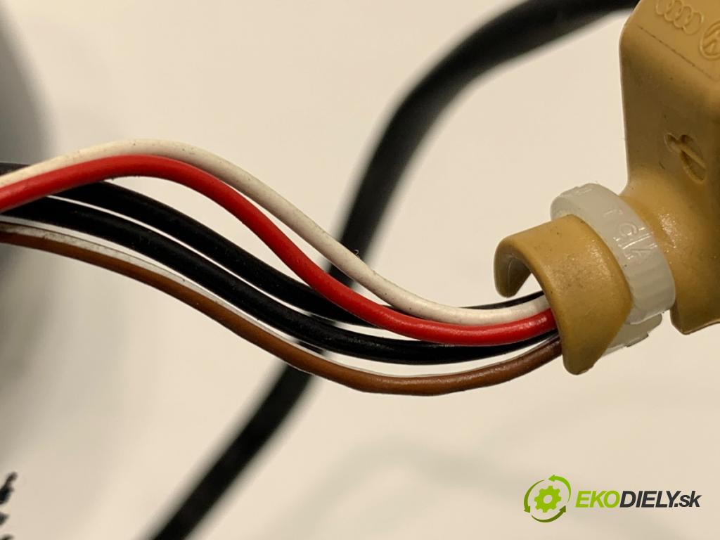 AUDI A4 B6 Kombi 2001 96 kW 1.9 TDI 1896 zpětné zrcátko levý