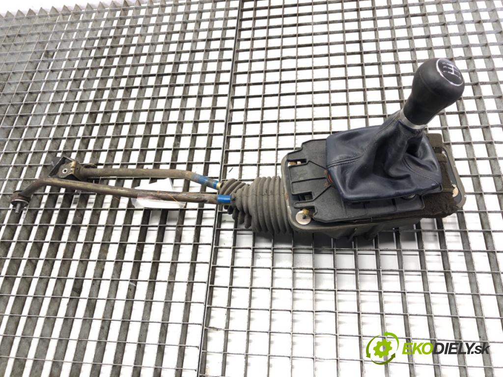 AUDI A4 B6 Kombi 2001 96 kW 1.9 TDI 1896 Kulisa 8E0711025 (Rýchlostná páka (kulisa))