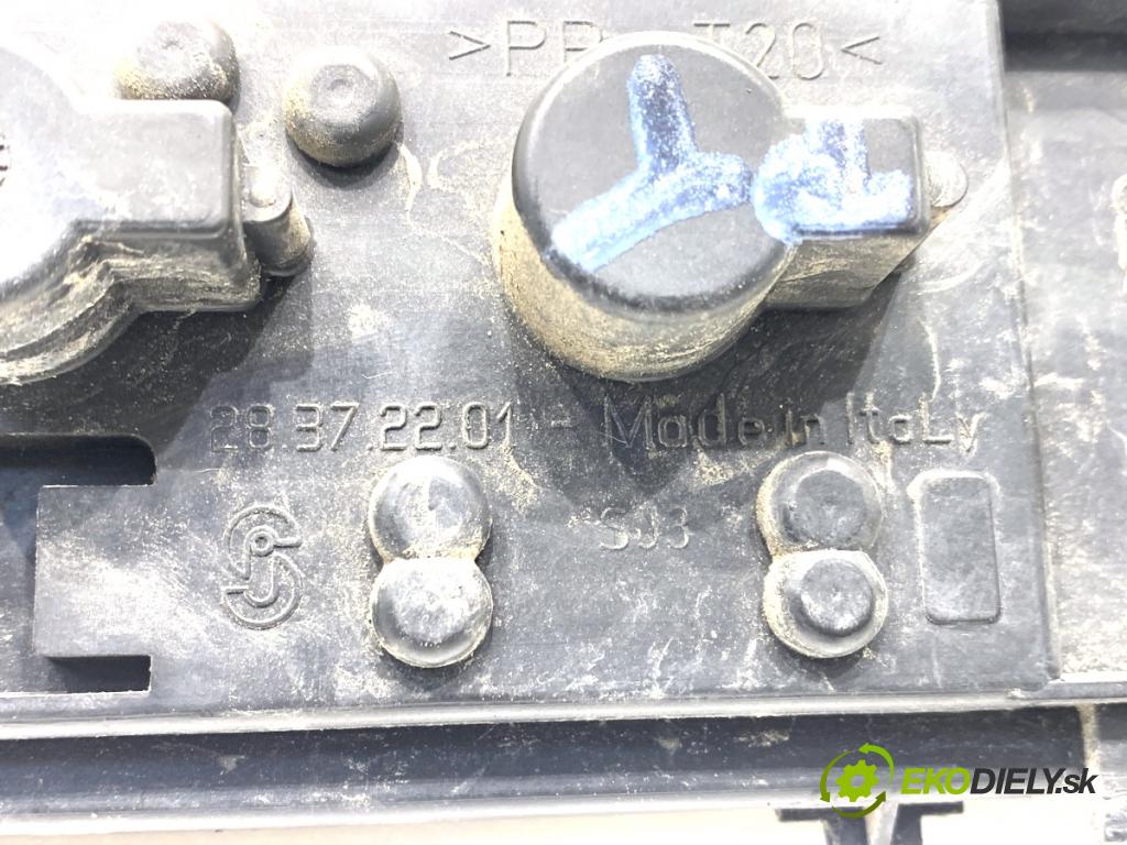 AUDI A4 B6 Kombi 2001 96 kW 1.9 TDI 1896 vložka svetla pravy zad