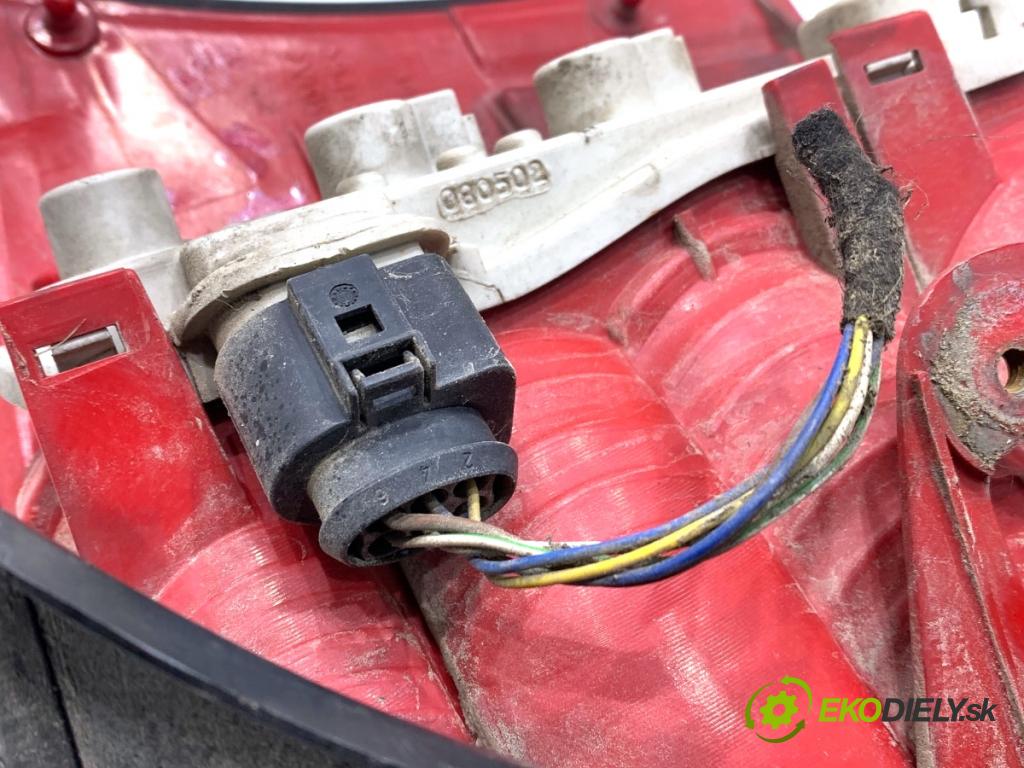 AUDI A4 B6 Kombi 2001 96 kW 1.9 TDI 1896 Svetlo ľavy zad 8E9945095