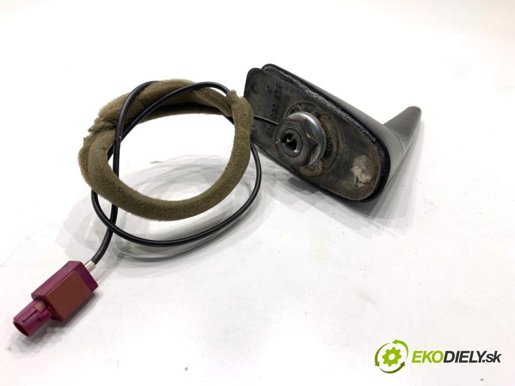 AUDI A4 B6 Kombi 2001 96 kW 1.9 TDI 1896 ANTENA 8E9035503