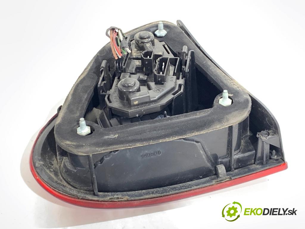 SEAT LEON I liftback 2000 132 kW 1.8 20V T 4 1781 Svetlo pravy zad 1M6945096A