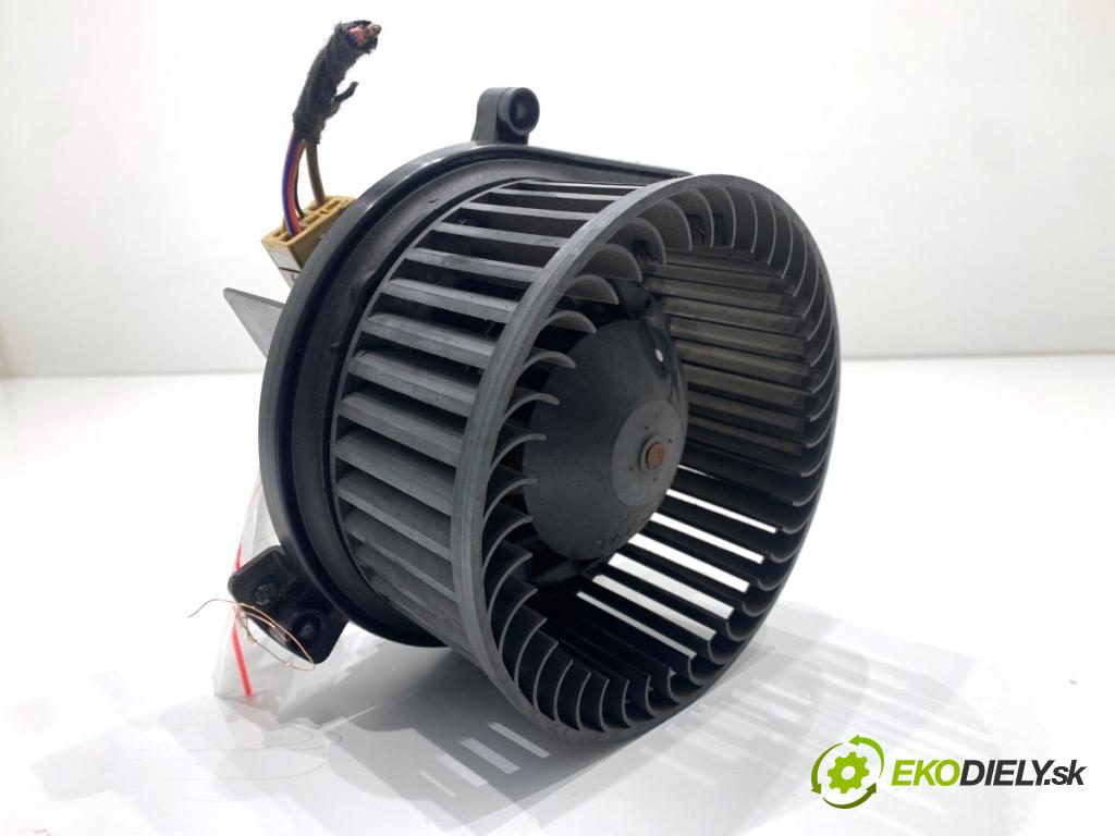 AUDI A4 B6 Kombi 2001 96 kW 1.9 TDI 1896 ventilátor kúrenia 8E1820021B
