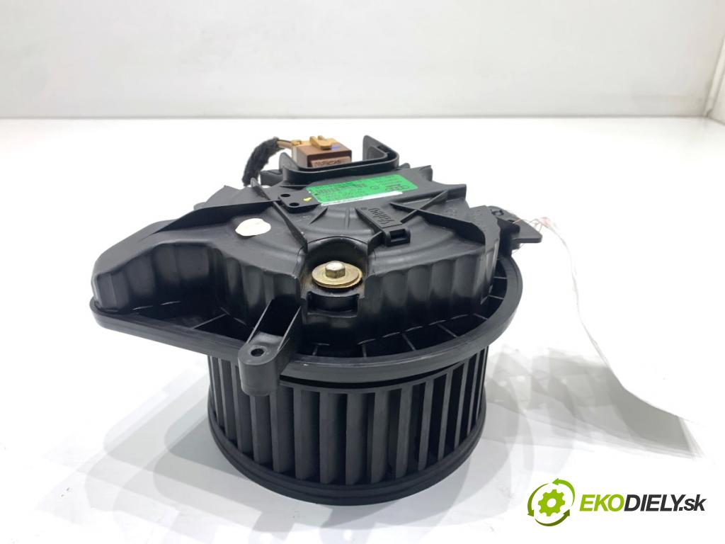 AUDI A4 B6 Kombi 2001 96 kW 1.9 TDI 1896 ventilátor kúrenia 8E1820021B