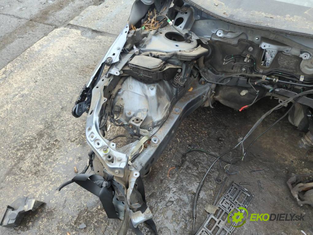 TOYOTA COROLLA E21 sedan 2019 72 kW 1.8 VVTi Hybrid (ZWE211, MZEA12) 1798 karoséria ČTVRŤÁK: Blatník prah strecha PODŁUŻNICA