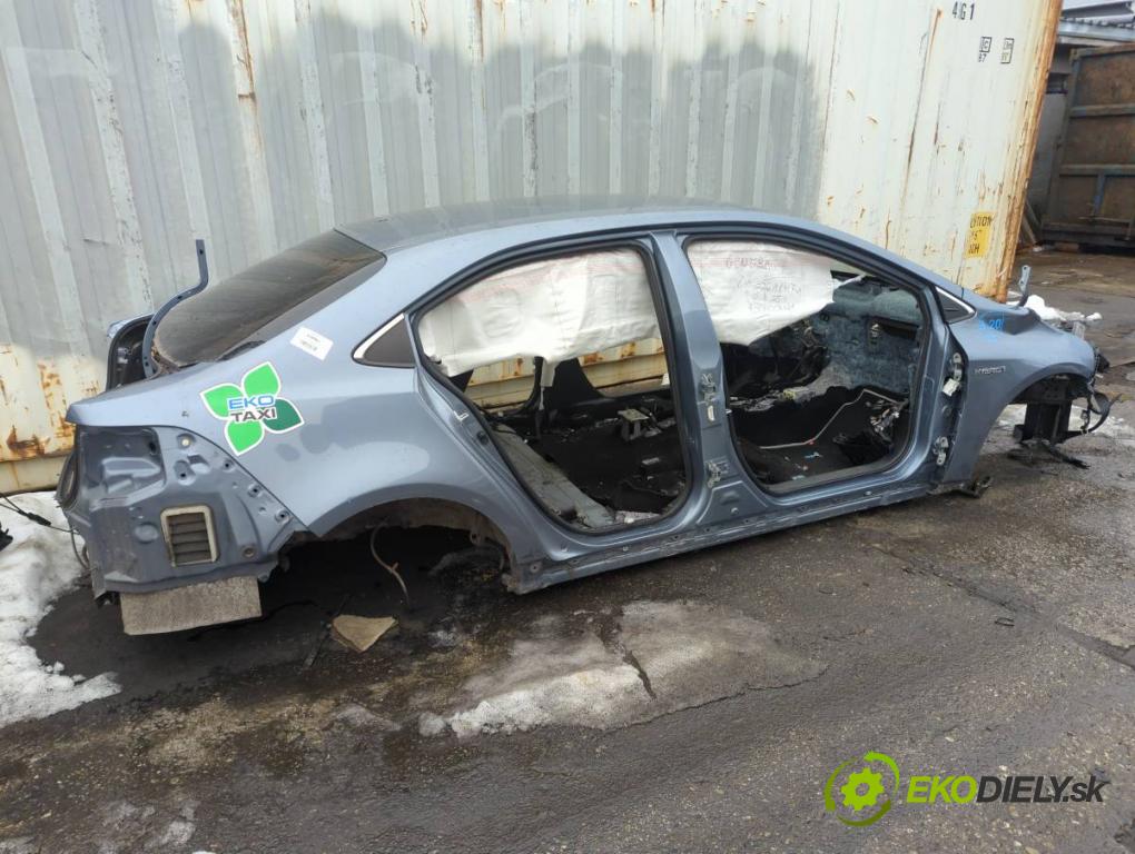TOYOTA COROLLA E21 sedan 2019 72 kW 1.8 VVTi Hybrid (ZWE211, MZEA12) 1798 karoséria ČTVRŤÁK: Blatník prah strecha PODŁUŻNICA