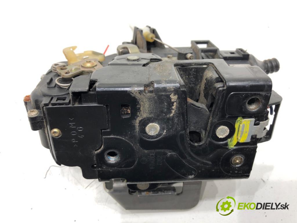AUDI A4 B6 Kombi 2002 75 kW 1.6 1595 zámok dveře levý přední část 4B1837015G
