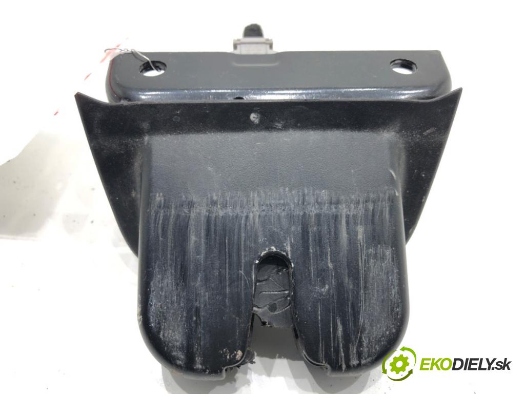 AUDI A4 B6 Kombi 2002 75 kW 1.6 1595 zámok dveří zadní část 8E9827520