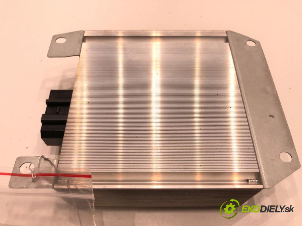 AUDI A4 B6 Kombi 2002 75 kW 1.6 1595 Zosilňovač 8E9035223 (Zosilňovač)