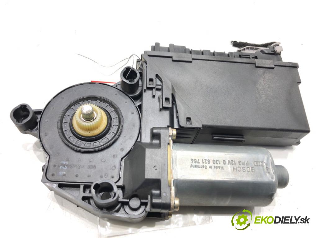 AUDI A4 B6 Kombi 2002 75 kW 1.6 1595 motor sťahovaní okna pravý přední část 8E1959802B