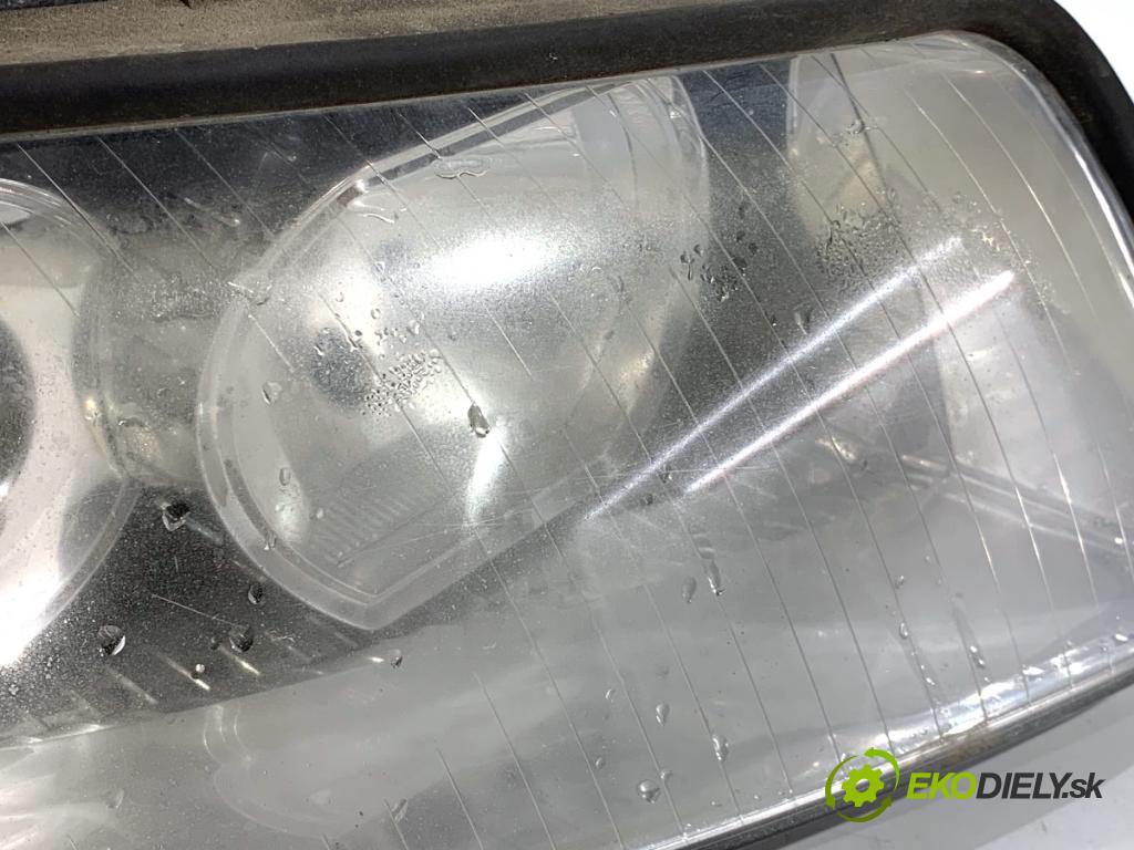 AUDI A4 B6 Kombi 2002 75 kW 1.6 1595 Svetlomet pravy predný 8E0941004F
