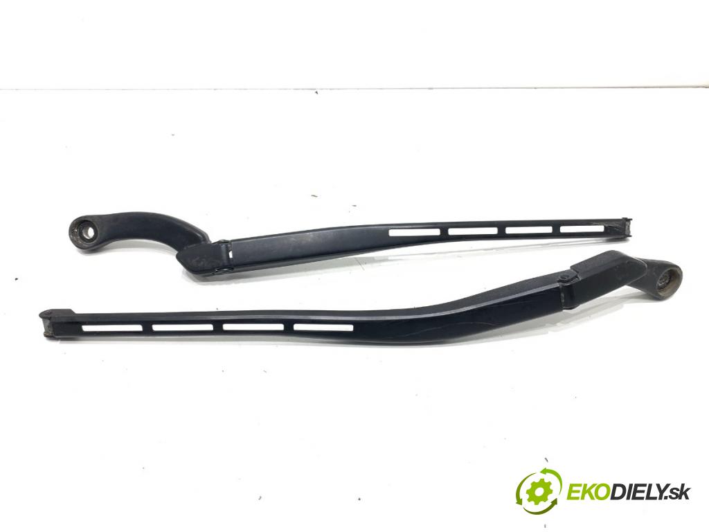 AUDI A4 B6 Kombi 2002 75 kW 1.6 1595 ramena stěrače přední část 8E1955408C