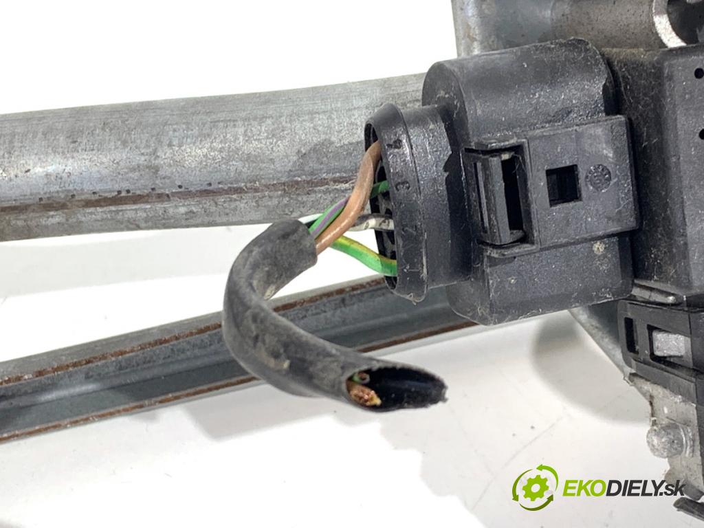 AUDI A4 B6 Kombi 2002 75 kW 1.6 1595 Mechanizmus stieračov predný 8E1955119 (Motorček stieračov predný)