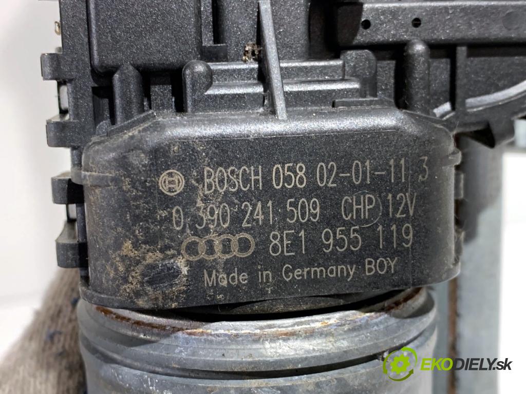 AUDI A4 B6 Kombi 2002 75 kW 1.6 1595 Mechanizmus stieračov predný 8E1955119 (Motorček stieračov predný)