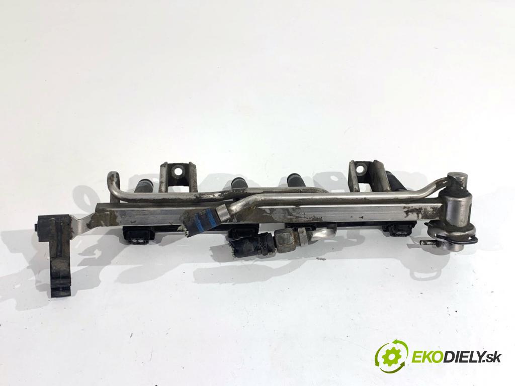 AUDI A4 B6 Kombi 2002 75 kW 1.6 1595 Lišta vstrekovacia 06B133551H (Vstrekovacia lišta)