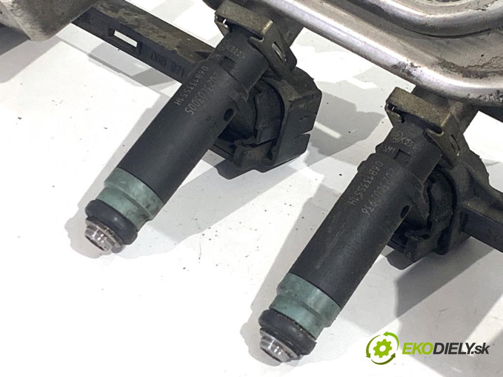 AUDI A4 B6 Kombi 2002 75 kW 1.6 1595 Lišta vstrekovacia 06B133551H (Vstrekovacia lišta)