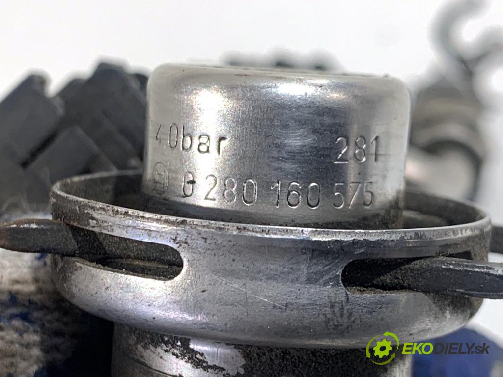 AUDI A4 B6 Kombi 2002 75 kW 1.6 1595 Lišta vstrekovacia 06B133551H (Vstrekovacia lišta)