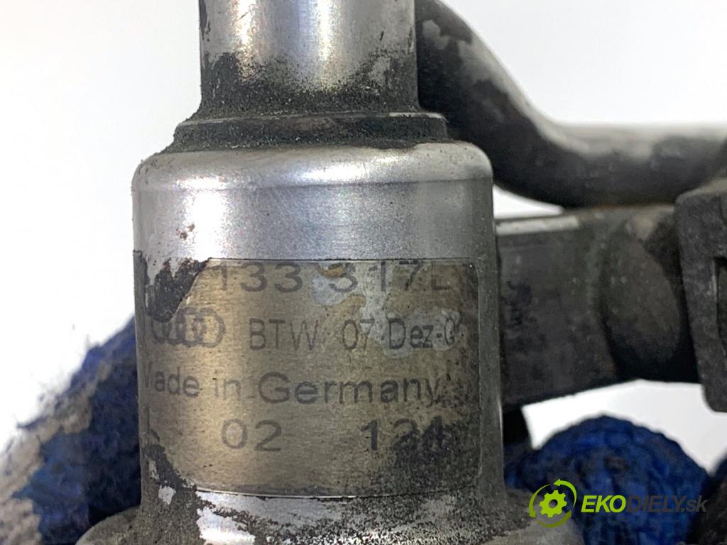 AUDI A4 B6 Kombi 2002 75 kW 1.6 1595 lišta vstřikovací 06B133551H (Vstřikovací lišta)