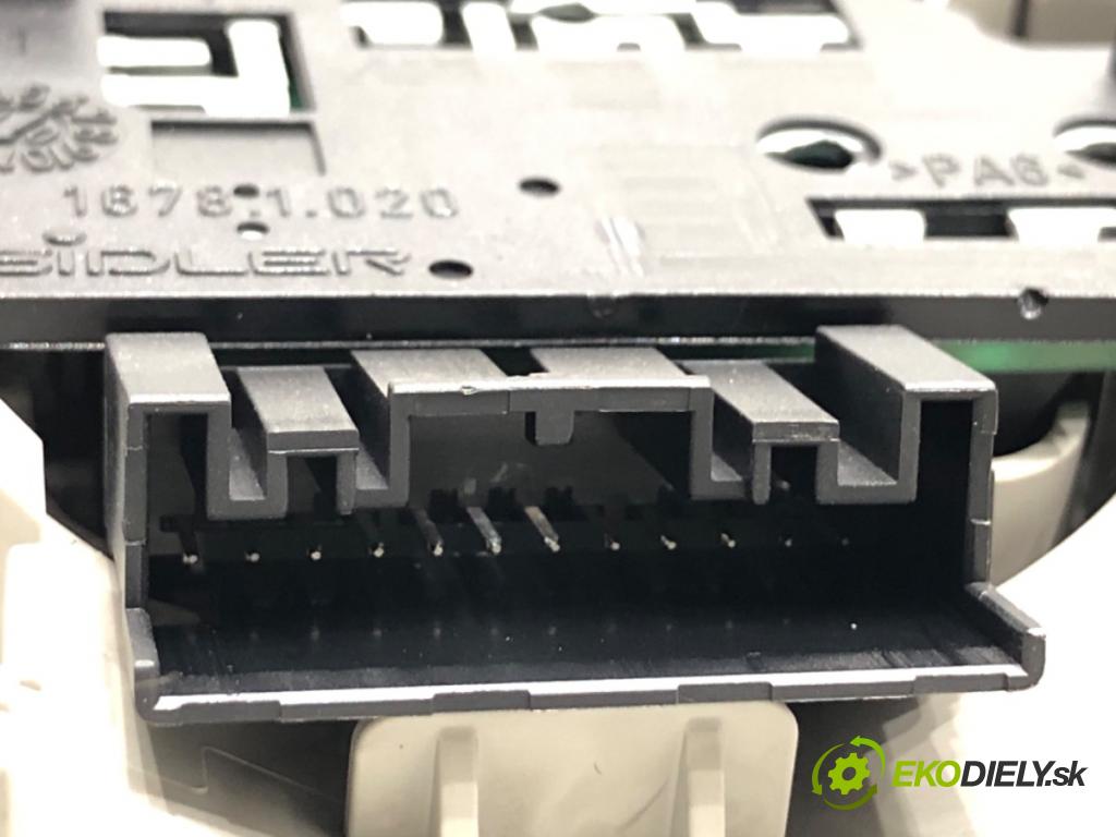 AUDI A4 B6 Kombi 2002 75 kW 1.6 1595 světlo stropní 8E0947135A