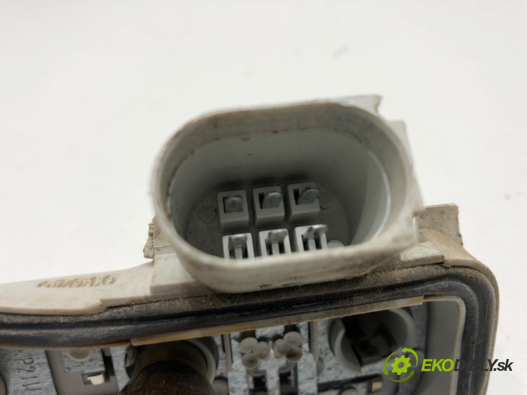 AUDI A4 B6 Kombi 2002 75 kW 1.6 1595 vložka svetla pravý zadní část 8E9945258